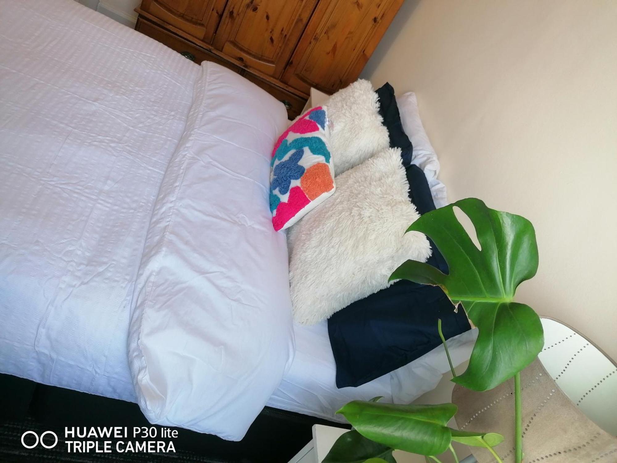 Edinburgh City Center Haymarket Double Room Bagian luar foto